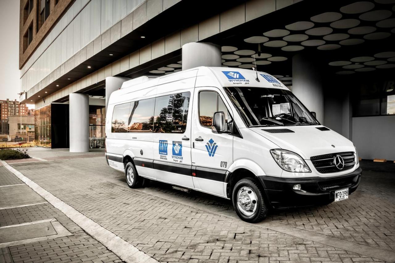 Wyndham Bogota Hotel Екстериор снимка Mercedes-Benz Sprinter