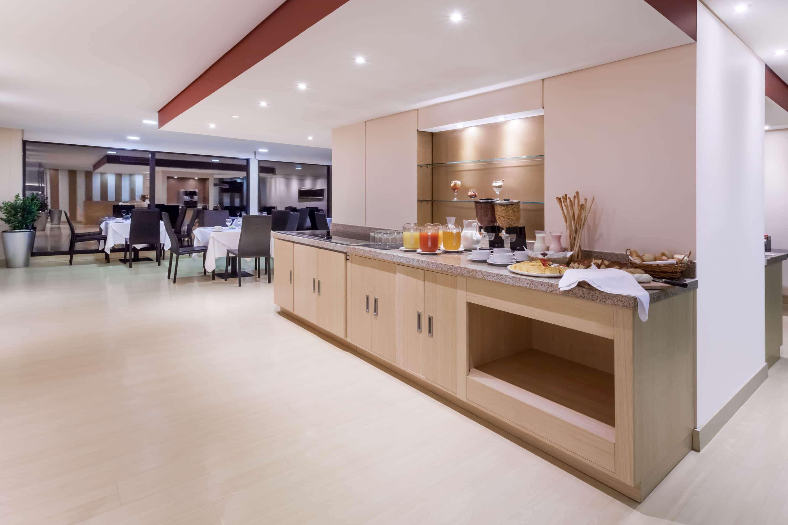 Wyndham Bogota Hotel Екстериор снимка The lounge at the airport