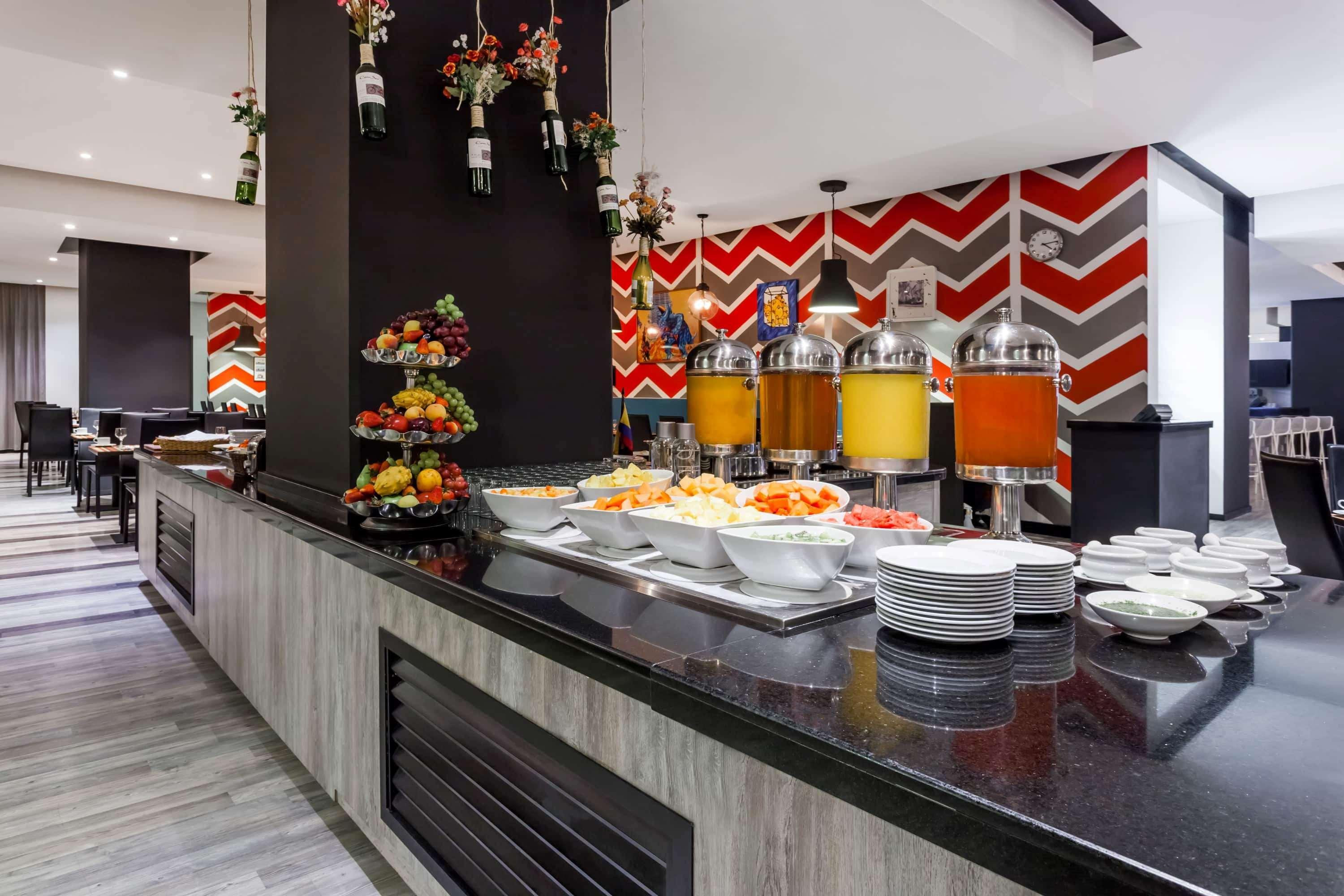 Wyndham Bogota Hotel Екстериор снимка The buffet at the hotel
