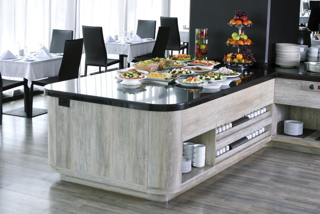 Wyndham Bogota Hotel Екстериор снимка A buffet