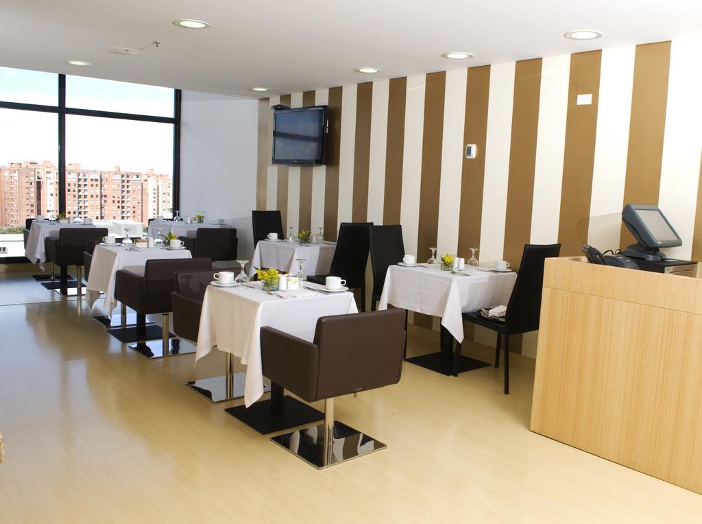 Wyndham Bogota Hotel Екстериор снимка Restaurant