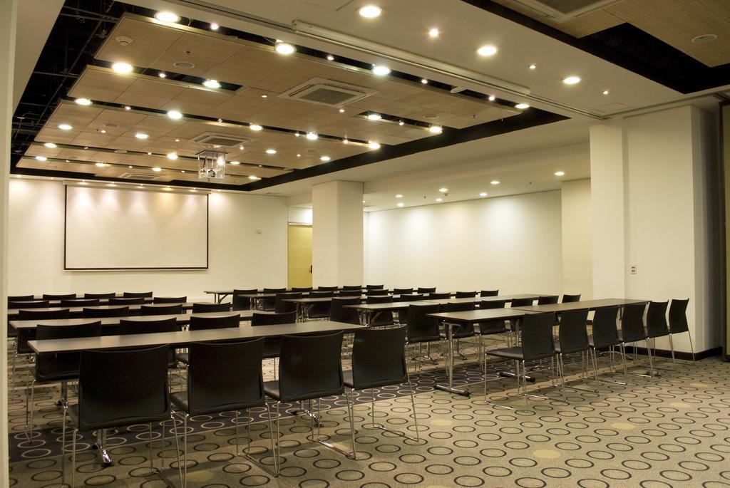 Wyndham Bogota Hotel Екстериор снимка A typical meeting room