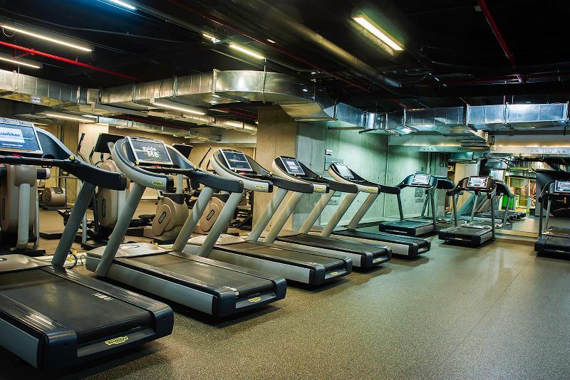 Wyndham Bogota Hotel Екстериор снимка A row of treadmills