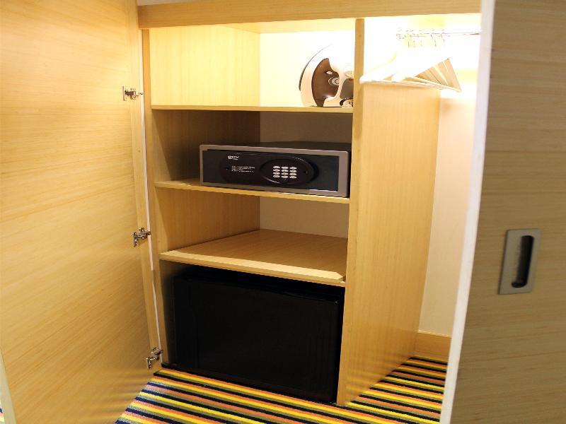 Wyndham Bogota Hotel Екстериор снимка A safe in a hotel room