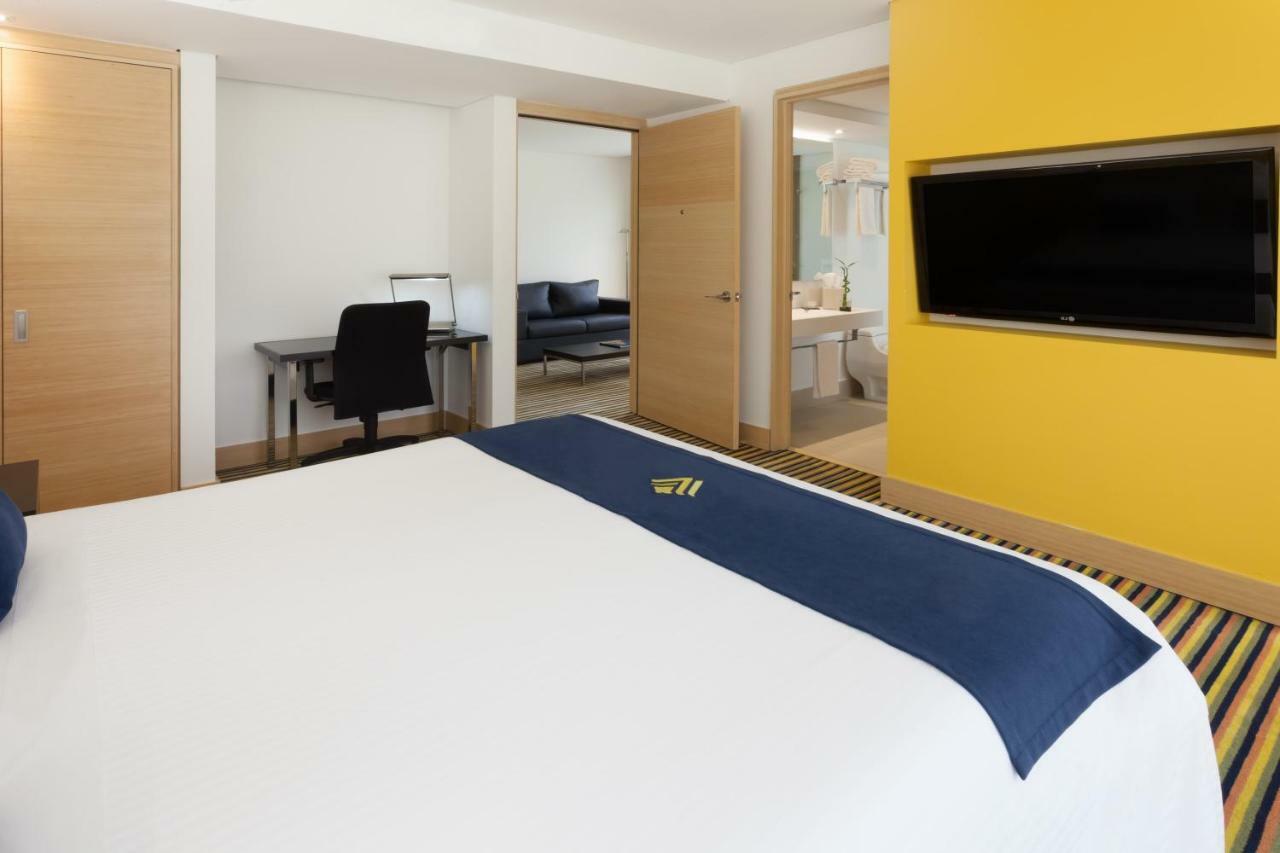 Wyndham Bogota Hotel Екстериор снимка A room at the hotel